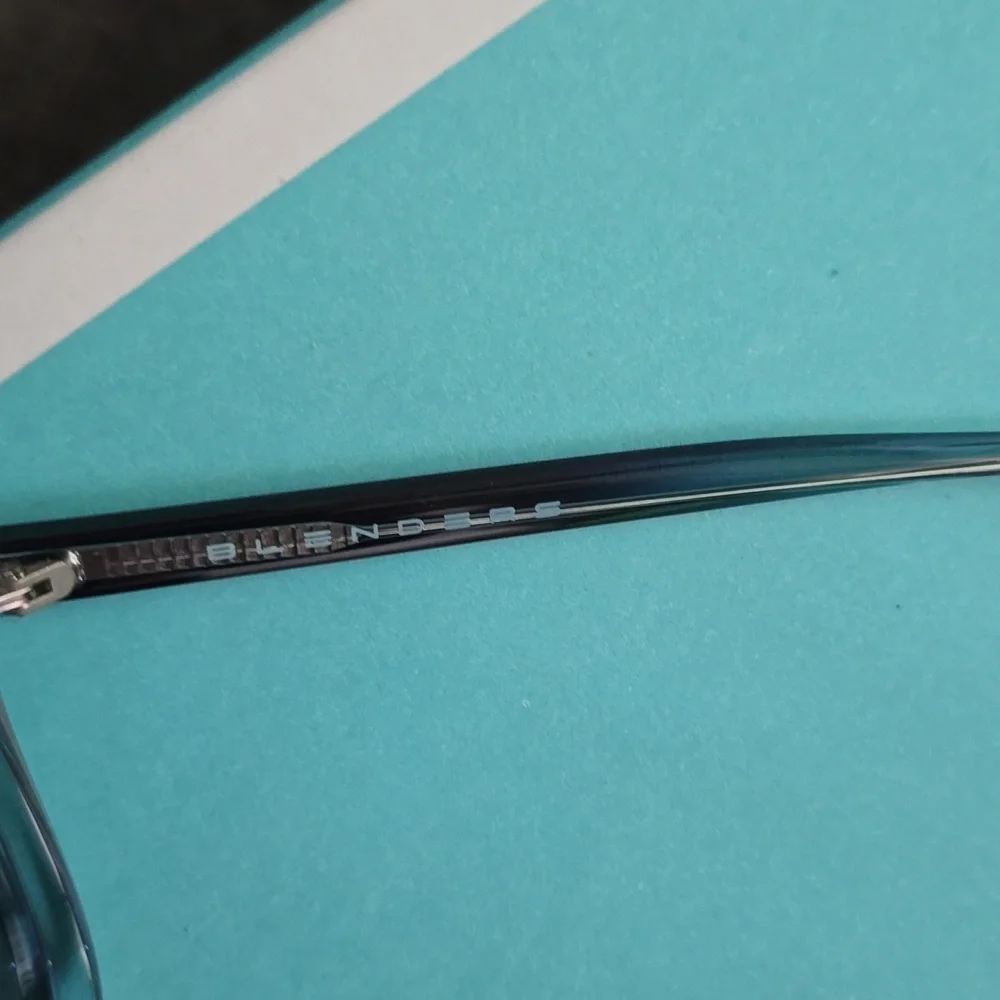 Blenders Womens Blue Gradient Polarized Sunglasses * Rain Dance *Good Condition - Picture 4 of 5